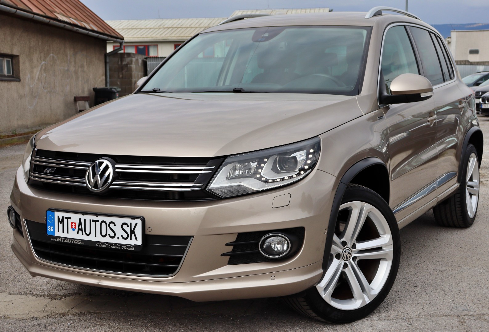 Volkswagen  Tiguan R-Line 2.0 TDi Lounge 3