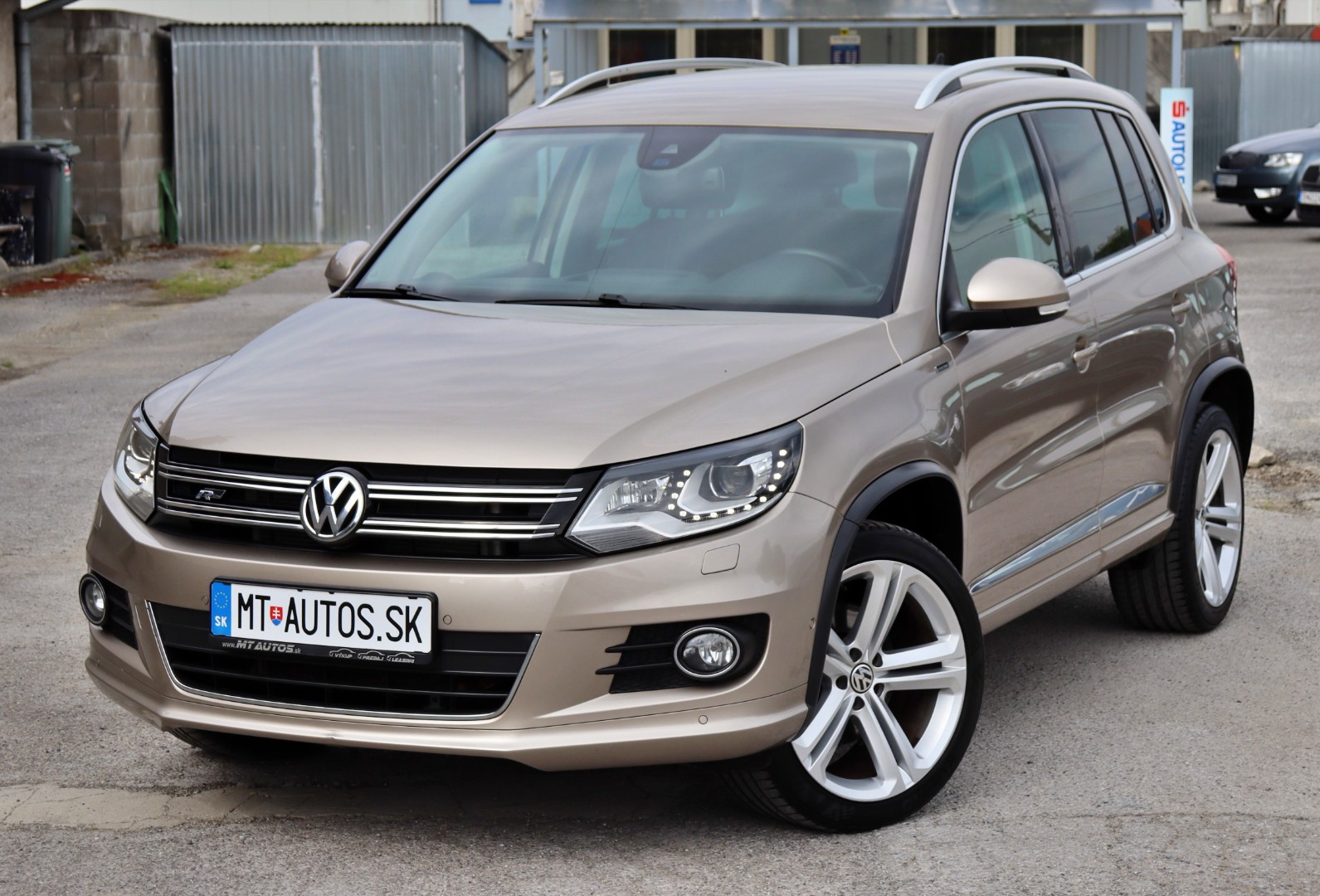 Volkswagen  Tiguan R-Line 2.0 TDi Lounge 2